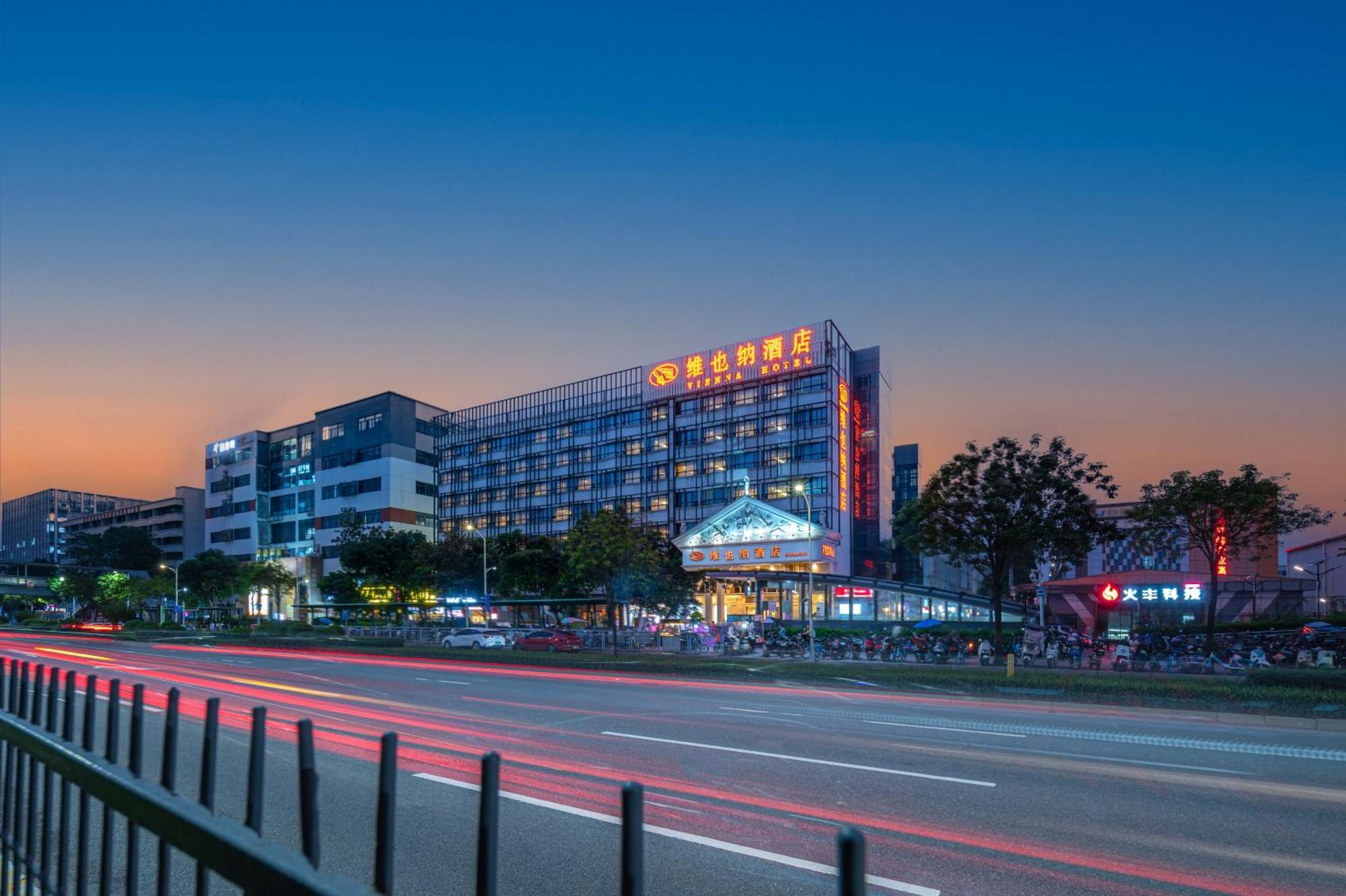 Vienna Hotel Shenzhen Fuyong Subway Station Bagian luar foto